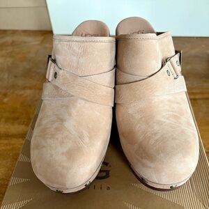 NWT! Ugg Leather Slip-On Clogs